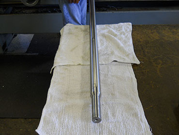 LARGE KEYWAY IN S.S. SHAFT.JPG