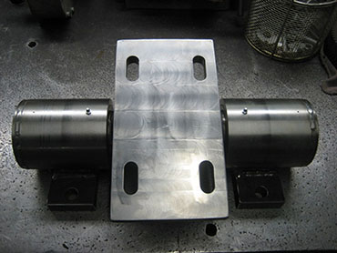 ROCKER SHAFT WITH BEARINGS INSTALLED(BOTTOM VIEW).JPG